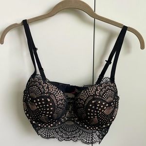 ❣️3 for $50❣️ La Senza lace bra with optional racerback clip